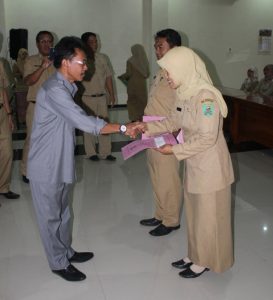 simbolis-sk-pertama-kali-guru