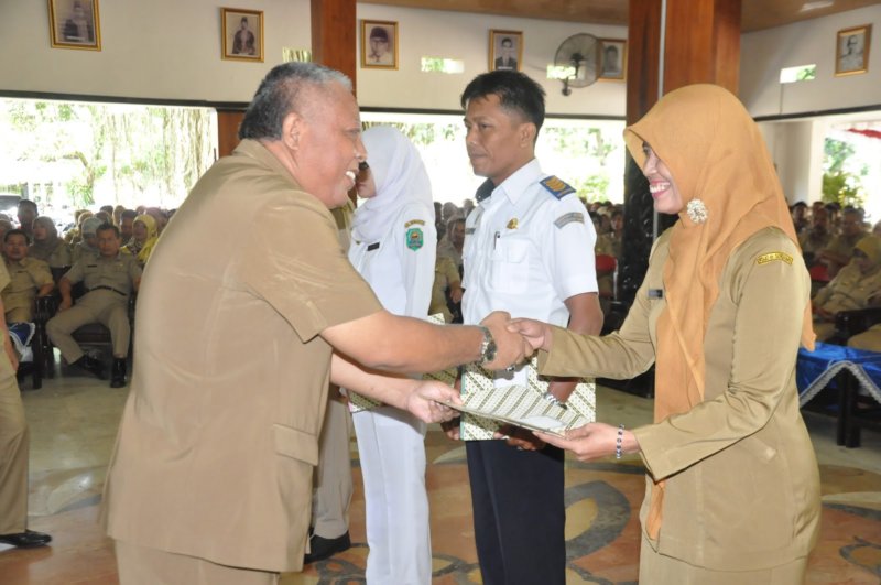 penyerahan sk kenaikan pangkat 2017